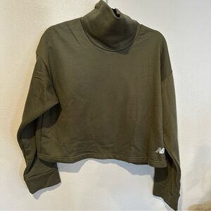 New Balance Women’s Dark Green Crop Pullover Size XL